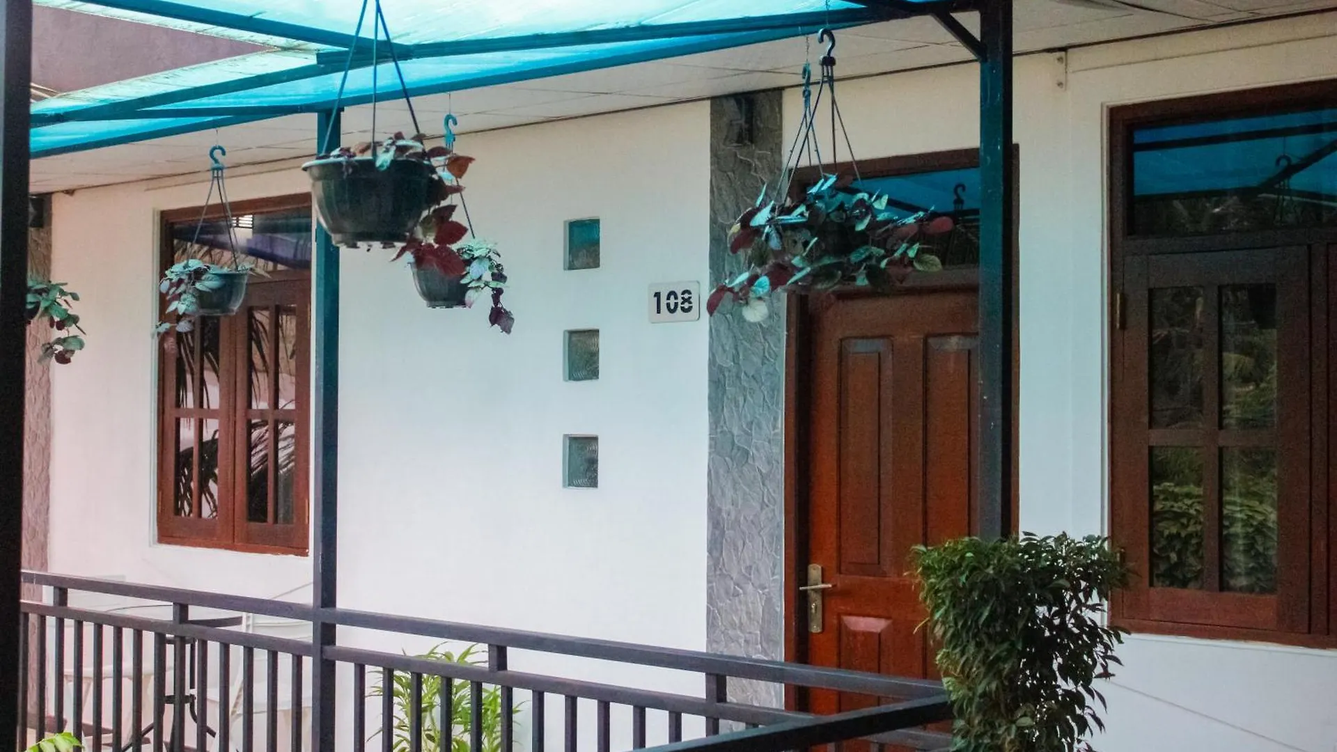 Airport J Dream Resort Dewamottawa Bed & Breakfast